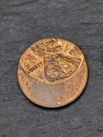 *OFF CENTER MINT ERROR* 1980's Lincoln Memorial Cent