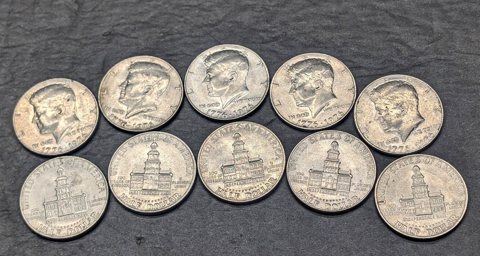 (10) 1976-P Kennedy Half Dollars (1 of 4)