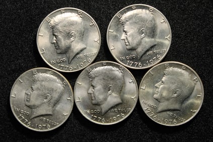1976P UNC Kennedy Bicentennial Half Dollars. QTY 5