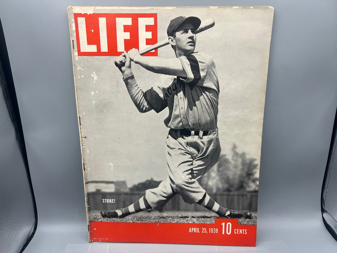 August 25, 1938 Life Magazine W/ Tom Winsett Cover (1 of 4)
