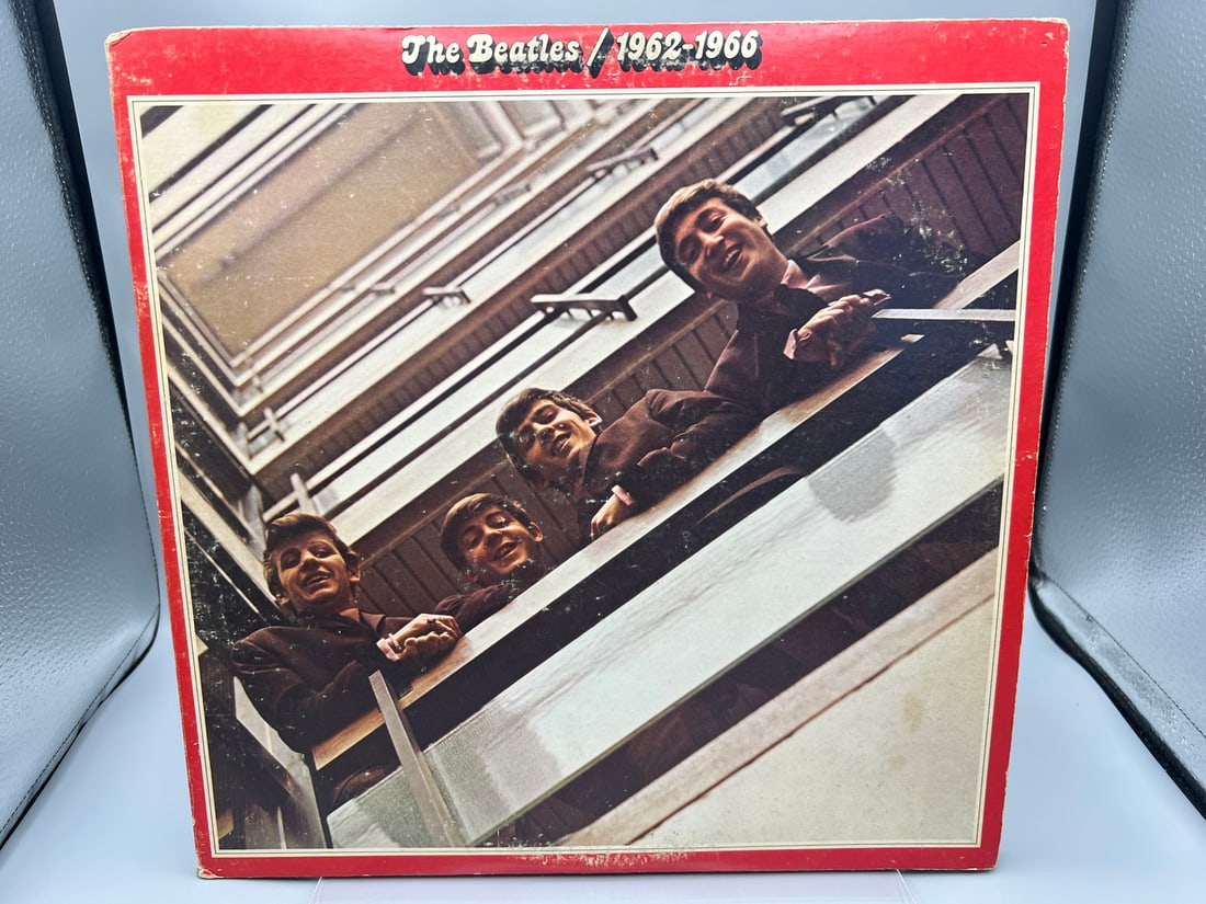 The Beatles: The Beatles 1962-1966 (1973), gatefold, original inner sleeves with lyrics, cover shows (1 of 5)