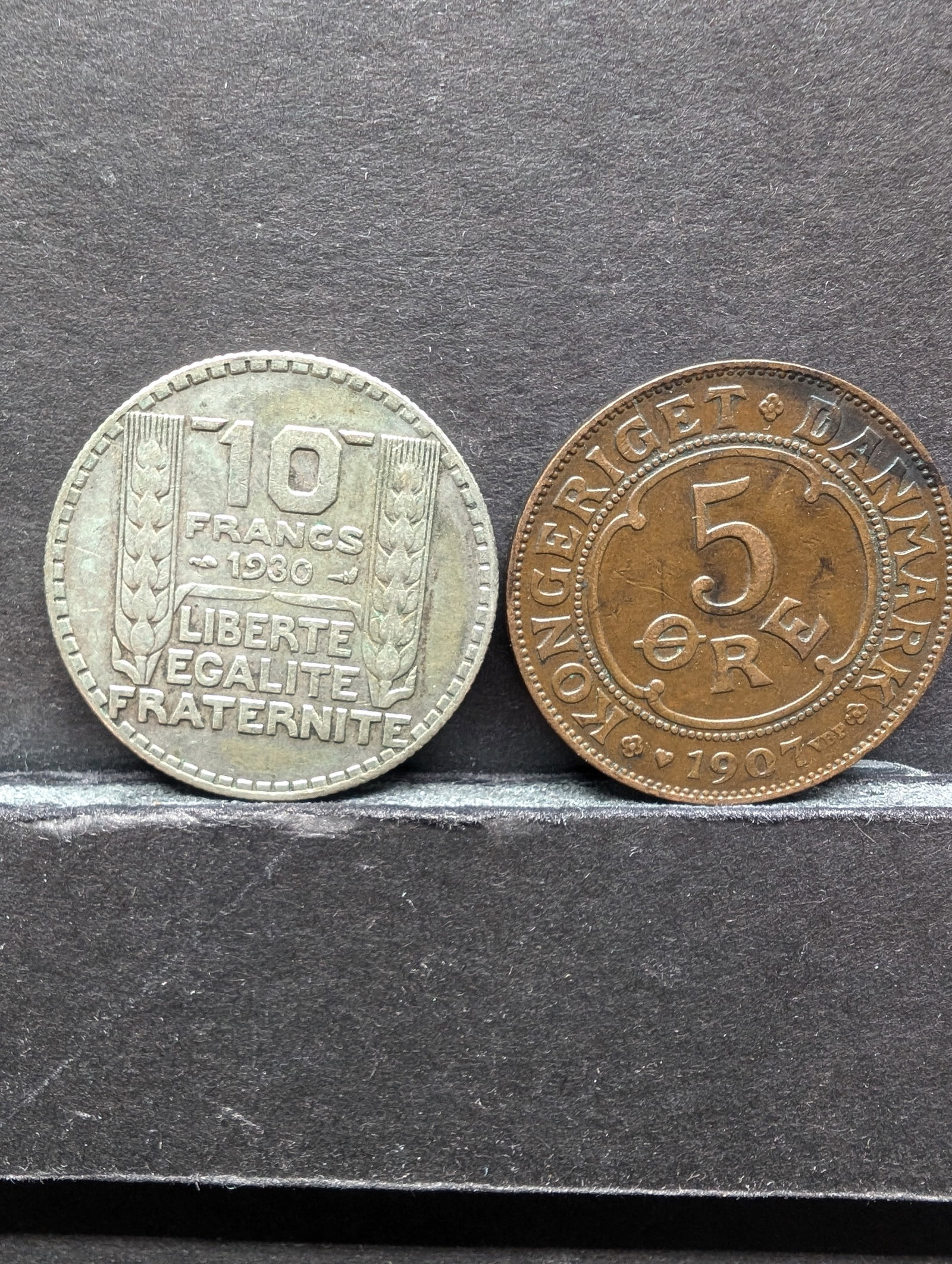 1930 French 10 Francs Silver Coin & 1907 Denmark 5 Ore Coin: 1930 French 10 Francs Silver Coin & 1907 Denmark 5 Ore Coin