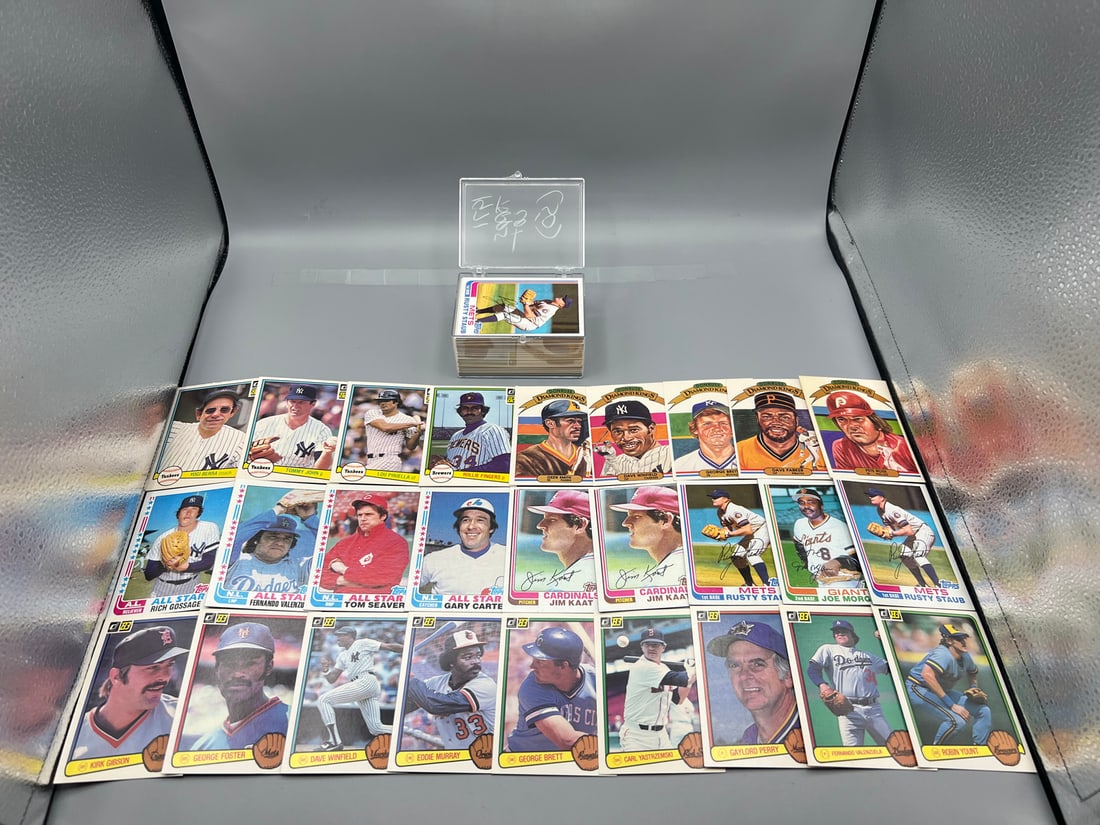 Lot of 125 - 1982 and 1983 Baseball HOF and Stars - Rose/Schmidt/Seaver/Bench: Lot of 125 - 1982 and 1983 Baseball HOF and Stars - Rose/Schmidt/Seaver/Bench