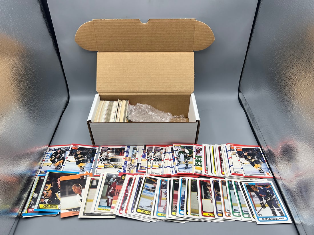 Lot of 232 - Hockey HOFers and Stars - Gretzky/Lemieux/Hull/Borque/Yzerman: Lot of 232 - Hockey HOFers and Stars - Gretzky/Lemieux/Hull/Borque/Yzerman