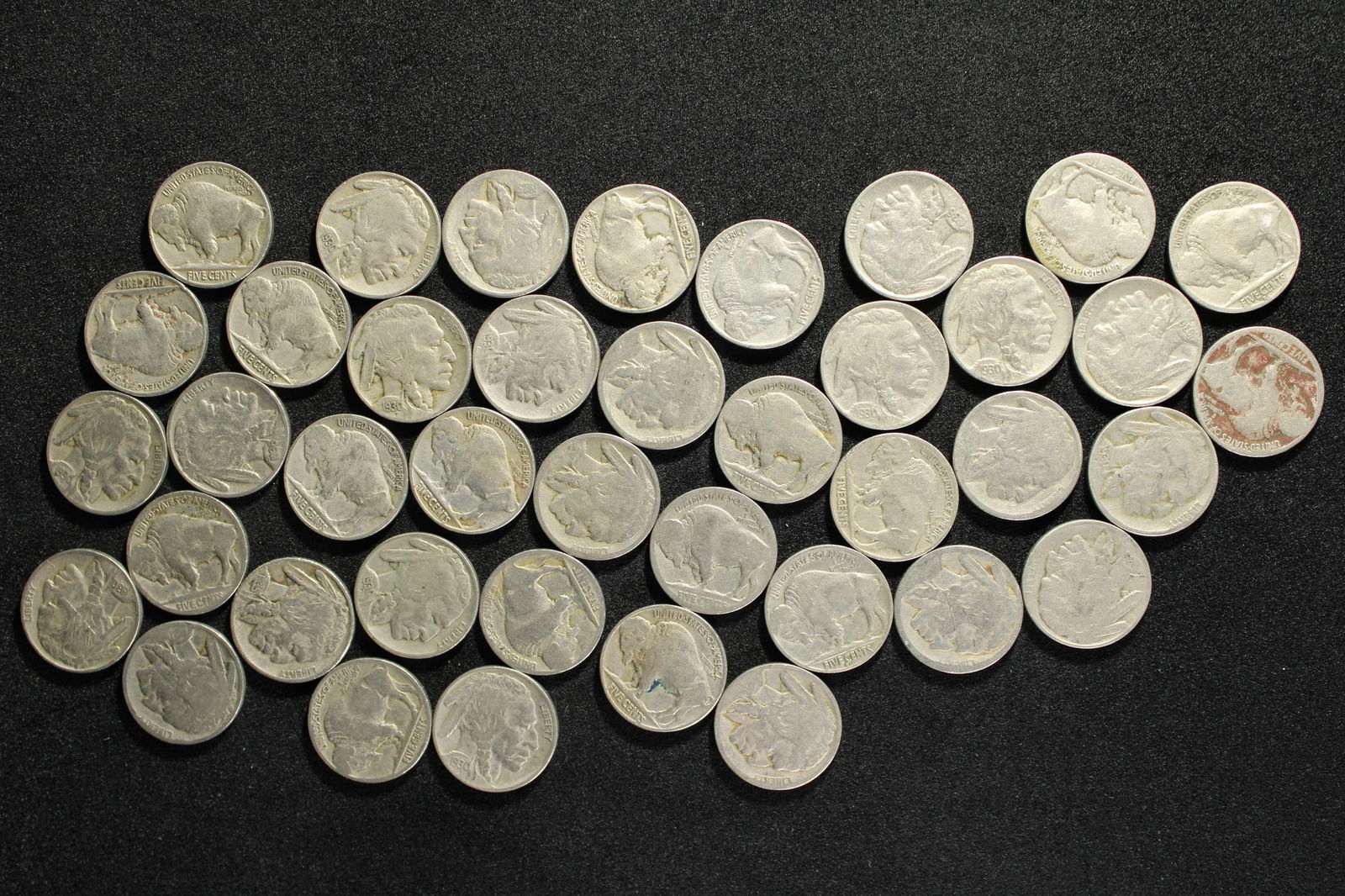 40 - Mixed Date Buffalo Nickels. (1 of 2)