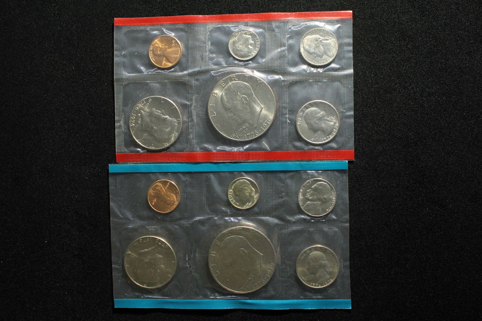 1976-P & D Bicentennial US Mint Uncirculated Coin Set (1 of 3)