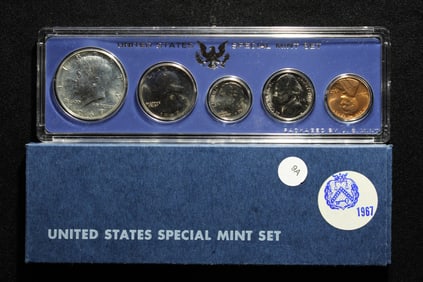 1967 Special Mint Set. Like new box and fresh coins. Silver Kennedy. Proof like coins.