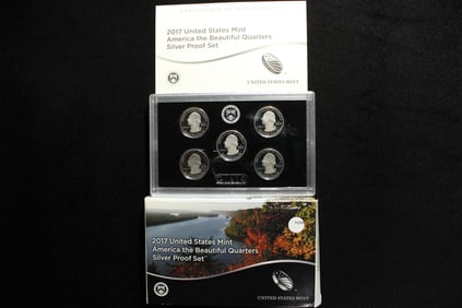 2017 -S U.S. Mint America the Beautiful Quarters Silver Proof Set Small Crack on Case.