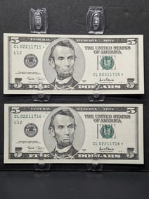 (2 bills) Series 2001 $5 Star Notes UNC Sequentially numbered bills