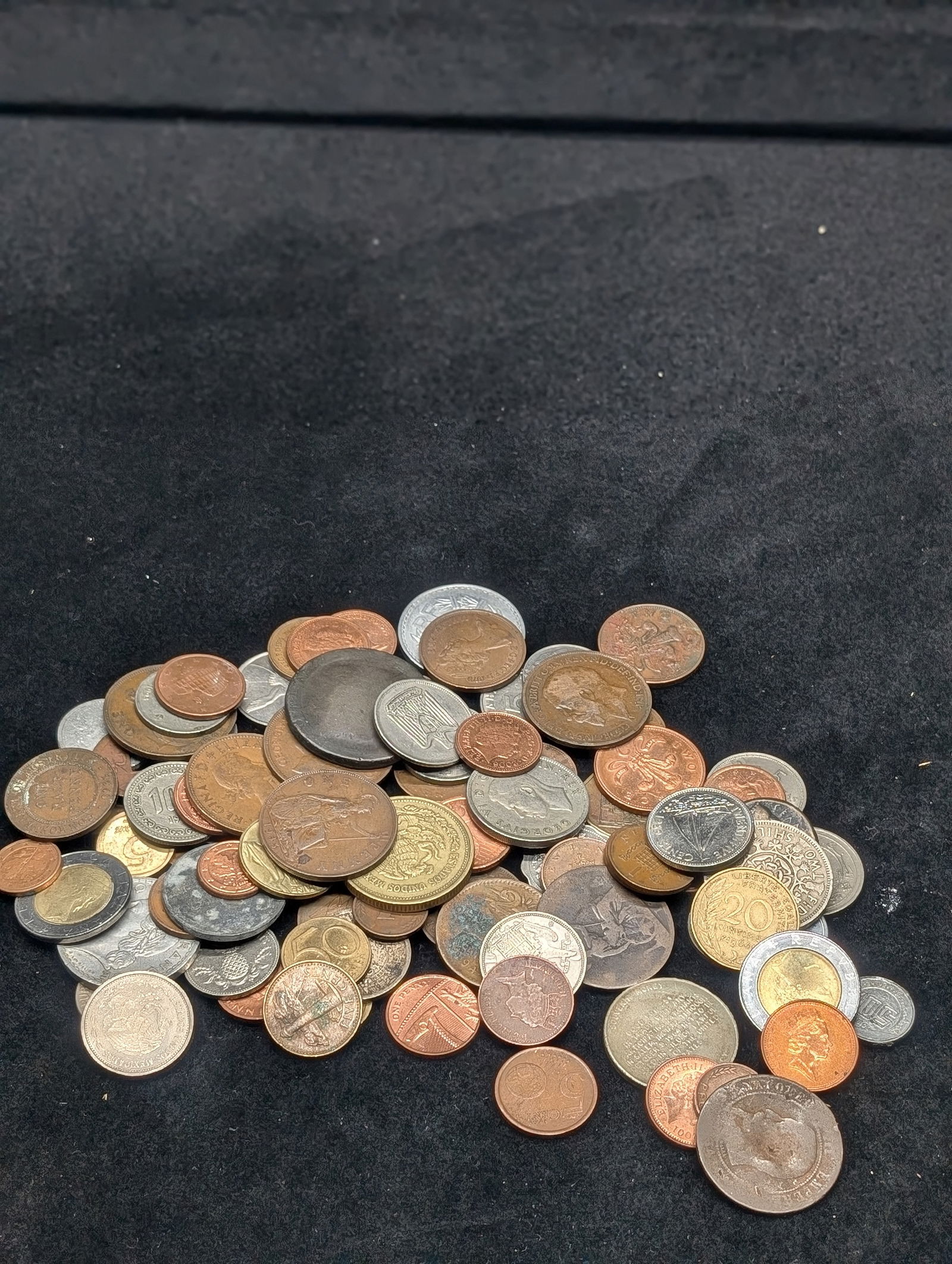 One pound plus foreign coins. Nice mix. (1 of 6)