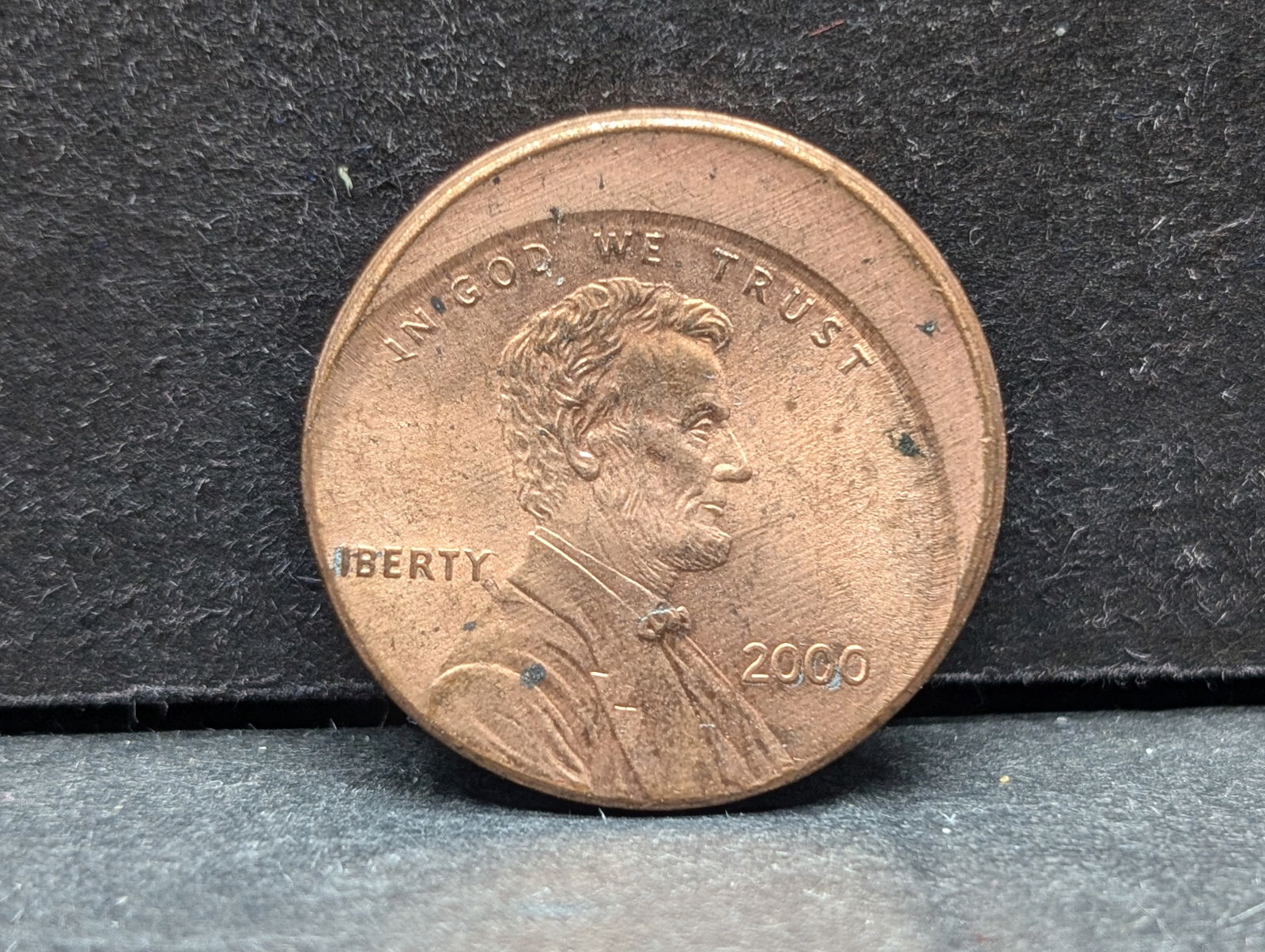 Error Alert! 2000 Lincoln Memorial Cent 10% Off Center. Red BU. Scarce with date. (1 of 3)