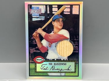 2001 Topps Archives Reserve Ted Kluszewski Game Used Bat Relic #29
