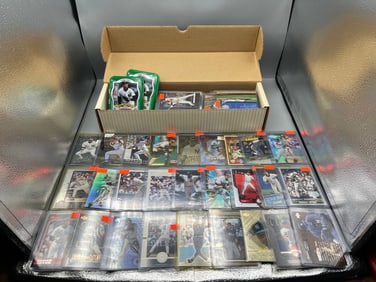 Lot of (100) Assorted Derek Jeter Baseball Cards W/ Many Inserts - Varying Conditions