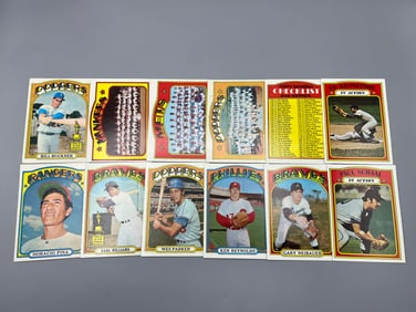Lot of (12) 1972 Topps Baseball Cards - Varying Conditions