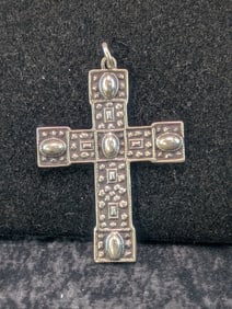 Sterling Silver Crucifix Pendant. Marked Sterling. Weighs 0.40 Toz (12.5 Grams).