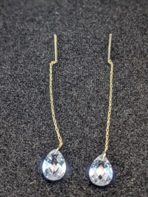 8kt Gold Marked .585 Earring With Tear Drop Crystals. 1.5 grams.