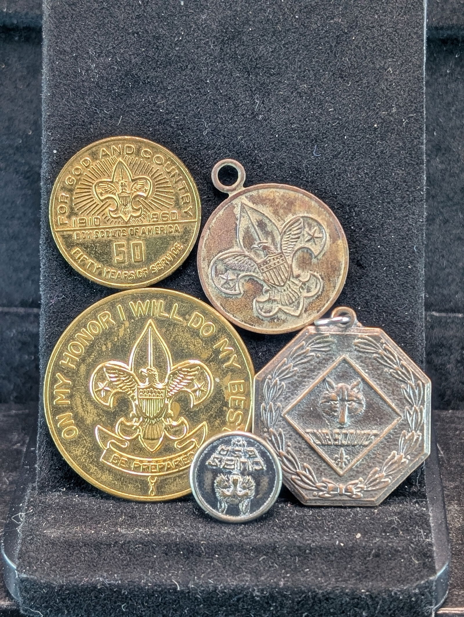 Assortment Of 5 Bronze Boy Scout Medallions With A Variety Of Themes:  50th Anniv., Scout Oath, Cub (1 of 2)