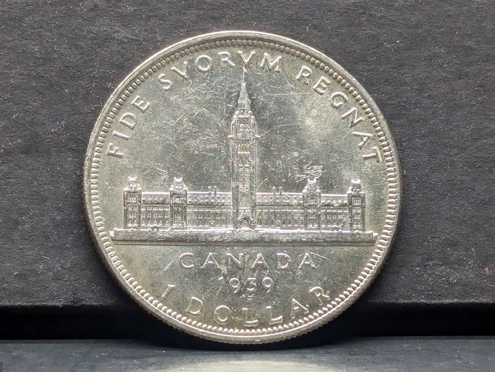 **AU/UNC** 1939 Canada 1 Silver Ottawa Dollar (1 of 2)