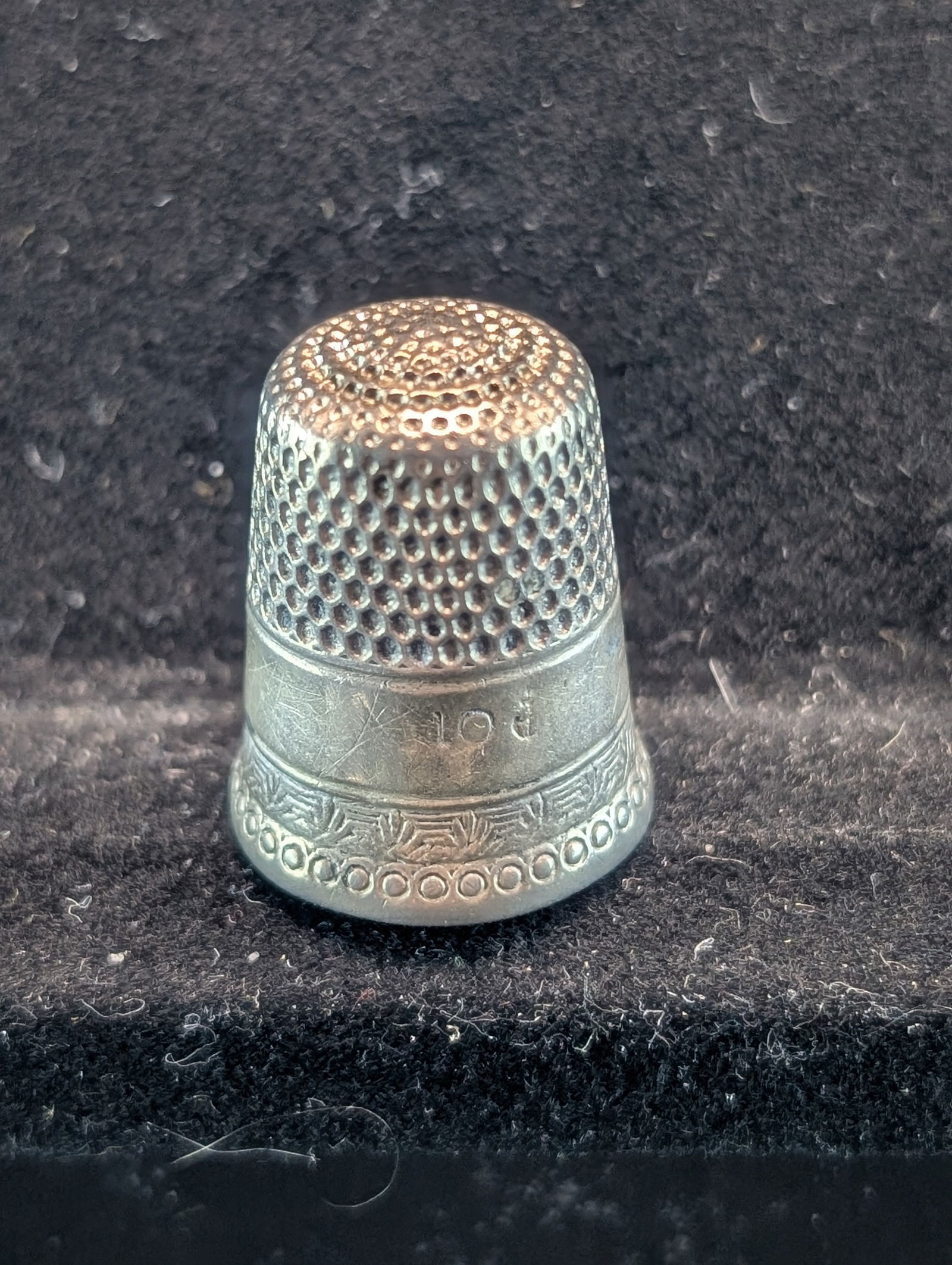 Seamstress Vintage Sterling Silver Thimble.  Weighs 0.15 Toz (4.6 Grams). (1 of 3)