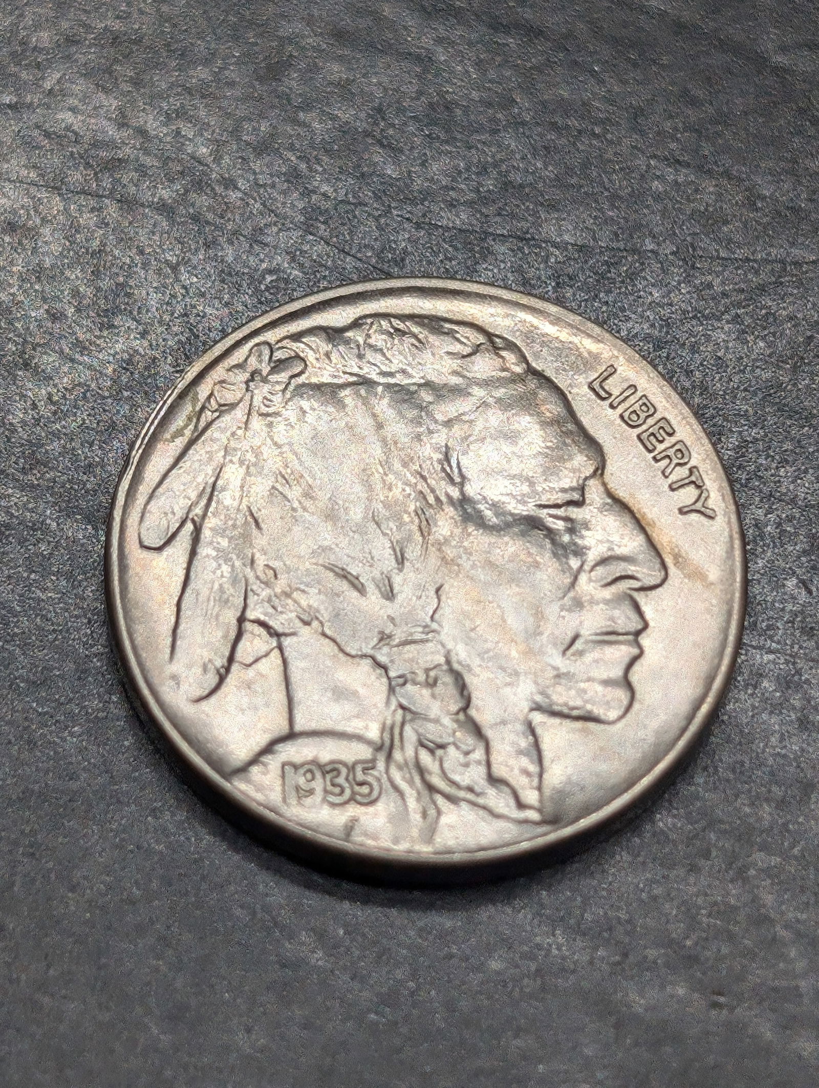 **BU** 1935 Buffalo Nickel. Full Horn, Split Tail. (1 of 2)