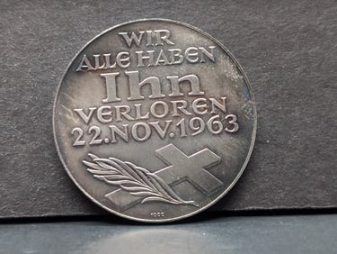 15.9 DWT .999 SILVER Kennedy Designed Round