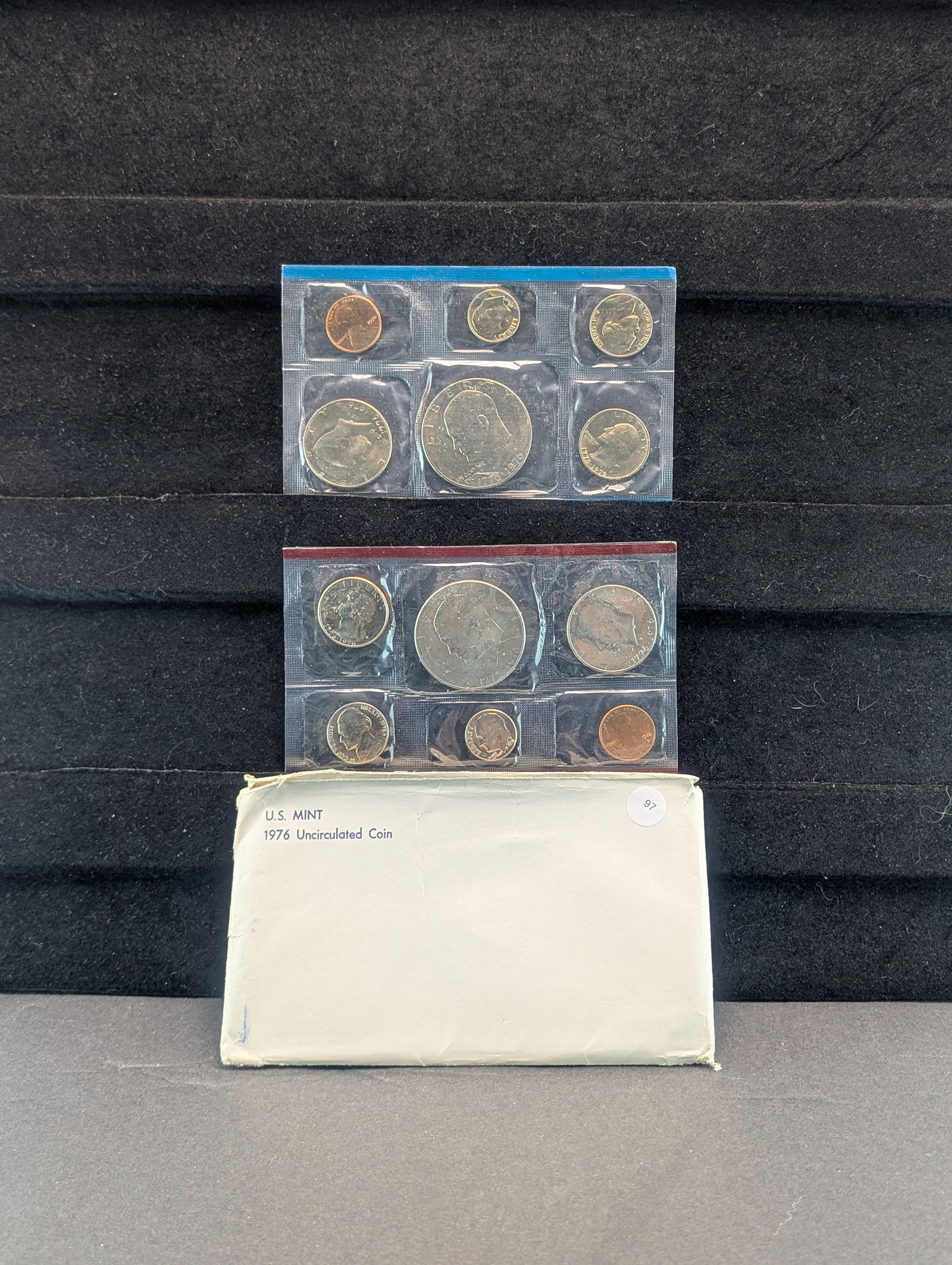 1976-P,D US Mint Uncirculated Coin Set. OGP. Bicentennial Year (1 of 3)