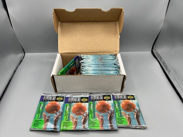 Lot of (30) 1995 Collector's Choice Basketball Series 2 Unopened French Wax Packs