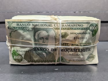 1967 CRISP UNC Bank of Mozambique 1000 Escudos - Brick of 1000 Currency Notes  - Bank Wrapped