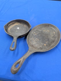 2 Cast Iron Skillets