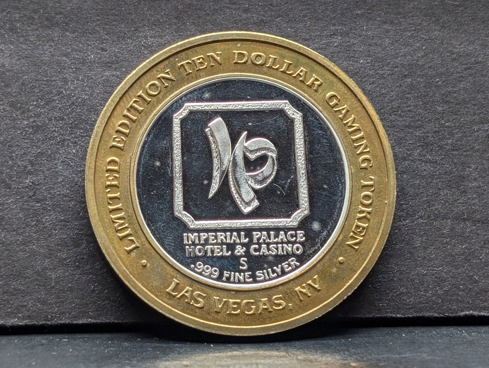 Limited Edition .999 FINE SILVER CENTER Imperial Palace Casino $10 Gaming Token in Capsule: Limited Edition .999 FINE SILVER CENTER Imperial Palace Casino $10 Gaming Token in Capsule