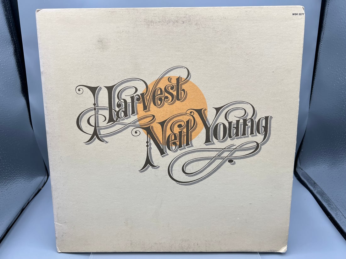 Neil Young: Harvest (1978), reissue, gatefold, includes lyric sheet, previous owner name sticker on (1 of 6)