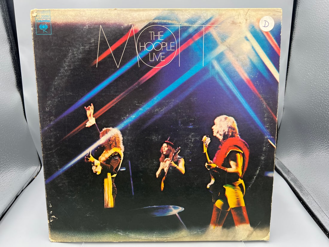 1974 Mott The Hopple Live Vinyl Album - PC 33282: 1974 Mott The Hopple Live Vinyl Album - PC 33282 - Records have not been tested by the auction house for play quality. All items are sold as is.