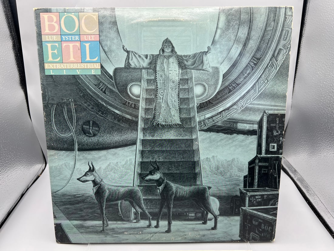 1982 Blue Oyster Cult Extraterrestrial Live Vinyl Album - KG 37946: 1982 Blue Oyster Cult Extraterrestrial Live Vinyl Album - KG 37946 - Records have not been tested by the auction house for play quality. All items are sold as is.