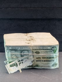 1967 CRISP UNC Bank of Mozambique 1000 Escudos - Brick of 1000 Currency Notes  - Bank Wrapped