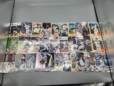Lot of (30+) Assorted New York Yankees Baseball Cards W/ Some Rookies - Varying Conditions