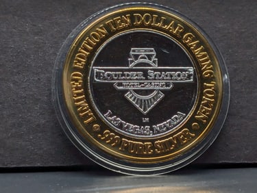 Limited Edition .999 FINE SILVER CENTER Boulder Station Casino $10 Gaming Token in Capsule