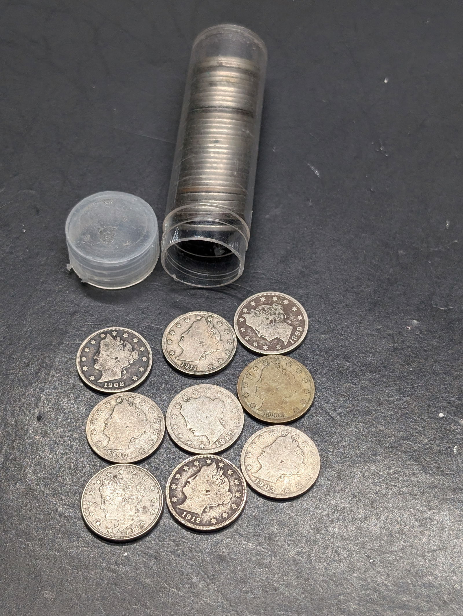 40 V Nickels. Circulated. (1 of 6)