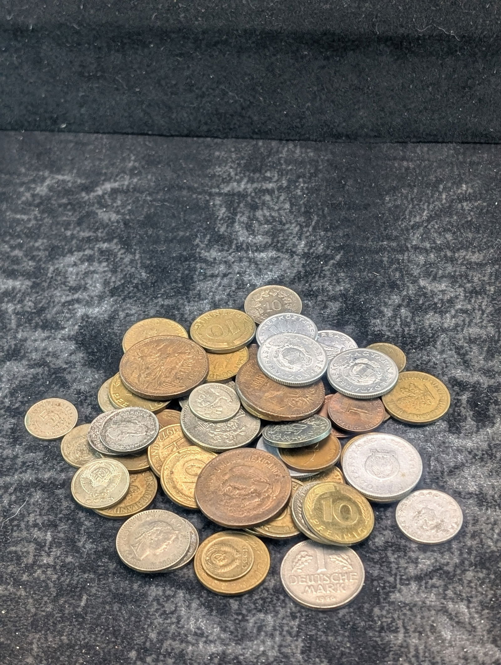 Approx. 6 Oz. Of Assorted Foreign Coins (1 of 7)