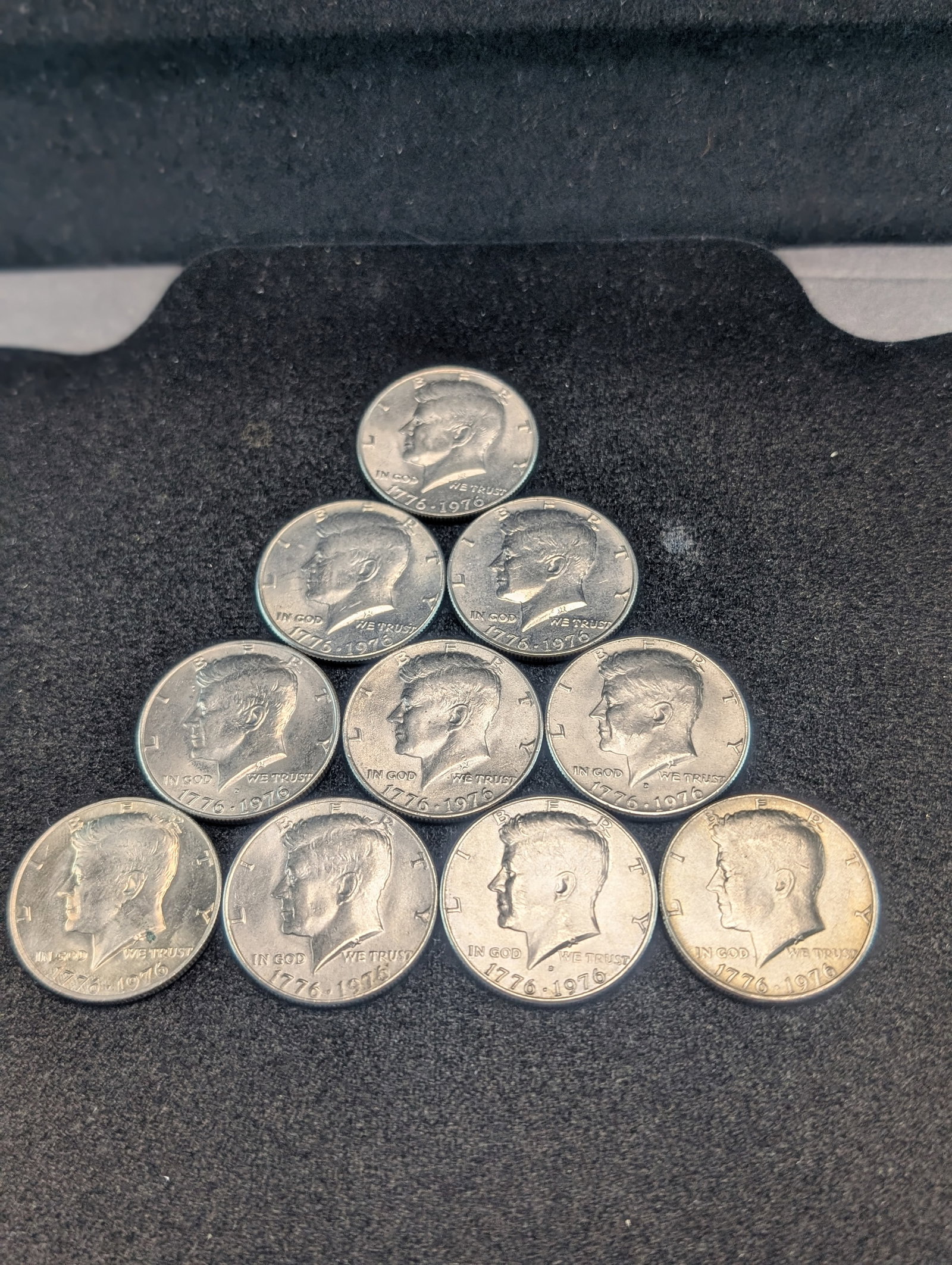 (7) 1976 & (3) 1976-D Kennedy Half Dollars: (7) 1976 & (3) 1976-D Kennedy Half Dollars