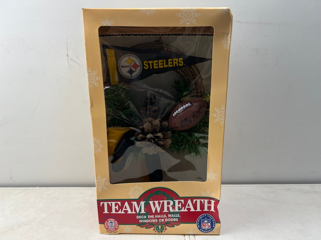 Pittsburgh Steelers Christmas Team Wreath Holiday Decoration In Box (1 of 3)
