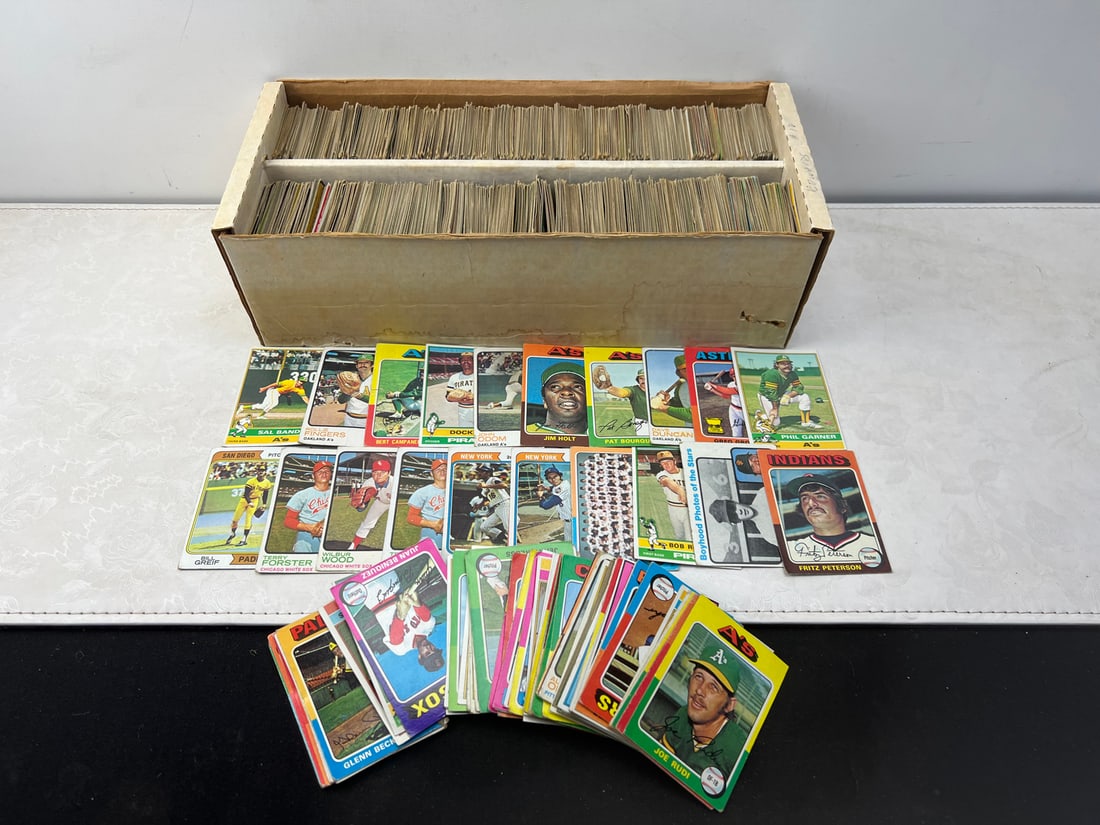 Box of Assorted 1970s Topps Baseball Cards - Lower Grade Conditions (1 of 4)