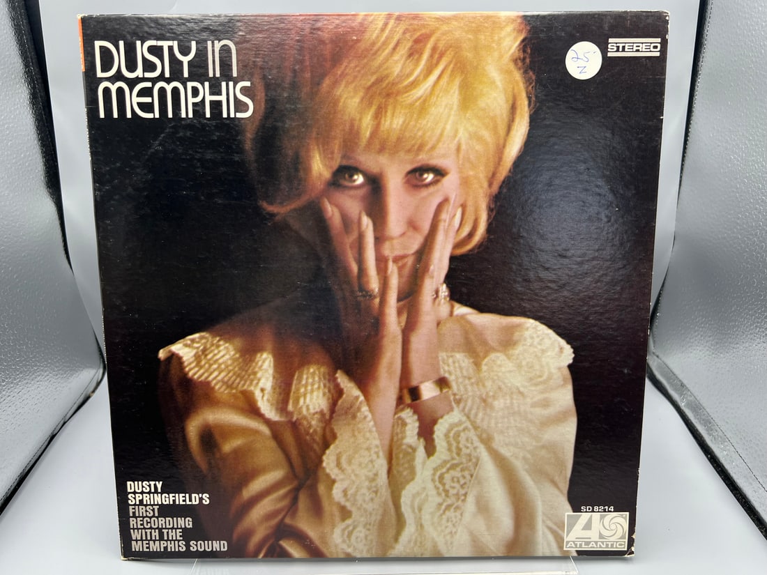 1969 Dusty Springfield Dusty In Memphis Vinyl Album - SD 8214: 1969 Dusty Springfield Dusty In Memphis Vinyl Album - SD 8214 - Records have not been tested by the auction house for play quality. All items are sold as is.