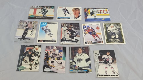Lot of 20 Wayne Gretzky Hockey Cards