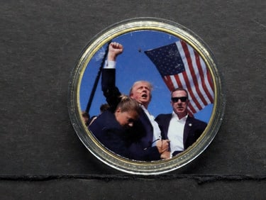 Metal Round, Encapsulated; Trump Assassination Attempt Photo On Obverse, Presidential Seal On