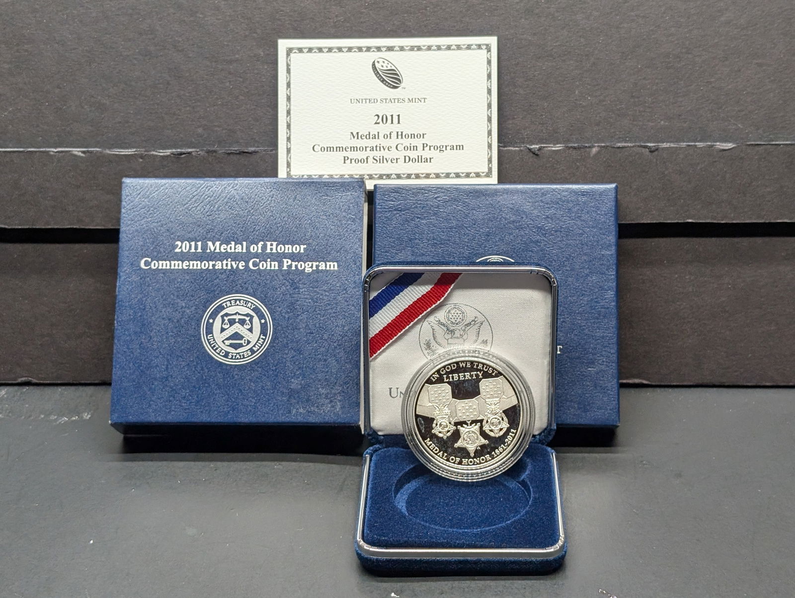 2011-P PROOF Medal of Honor Commemorative Silver Dollar in OGP w/ COA (1 of 4)