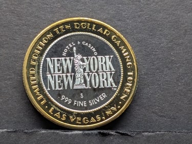 Limited Edition .999 Fine SILVER Center, New York New York CAsino $10 Gaming Token in Capsule