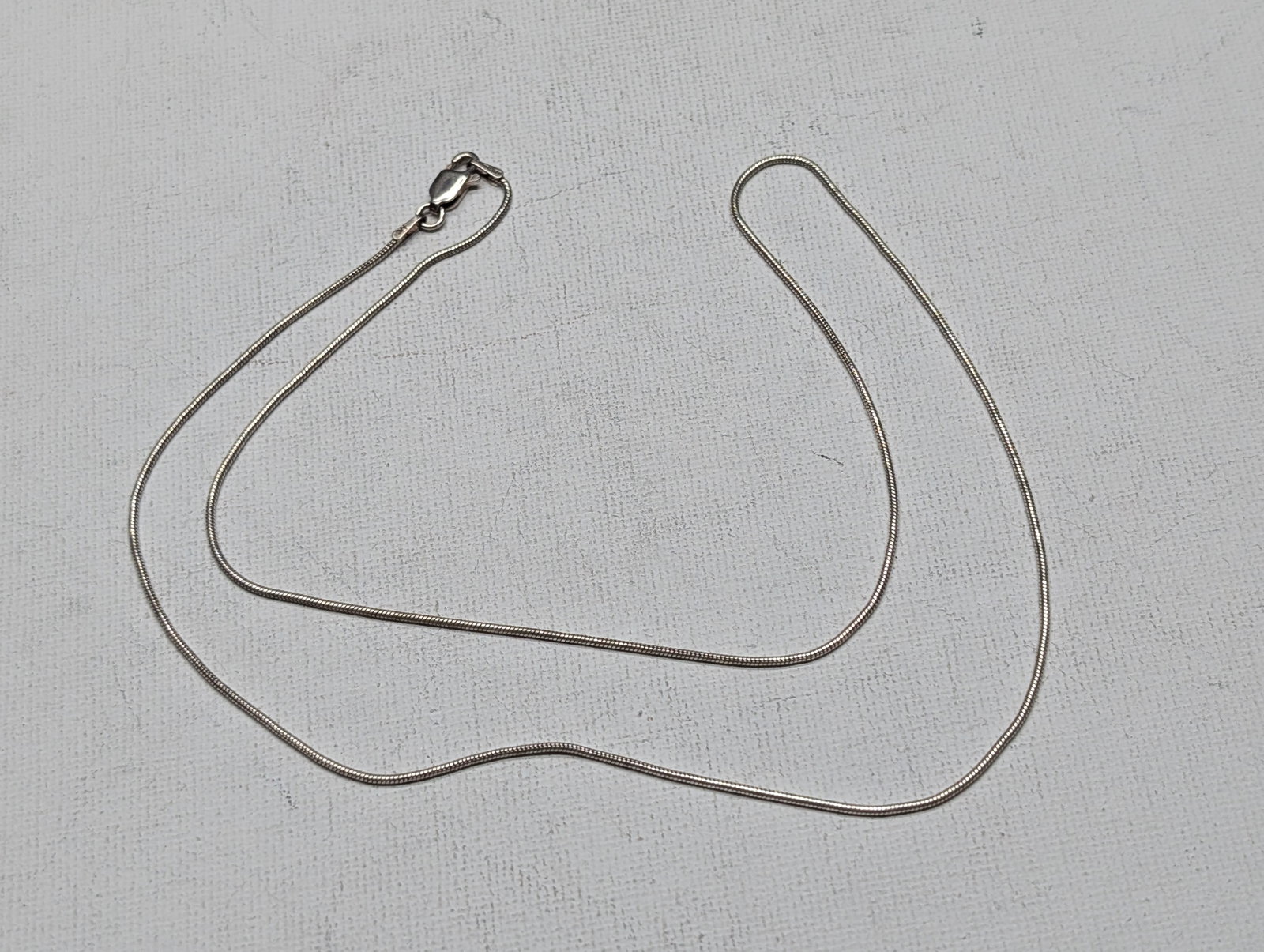 20 inch sterling snake chain. 4.6 grams.: 20 inch sterling snake chain. 4.6 grams.