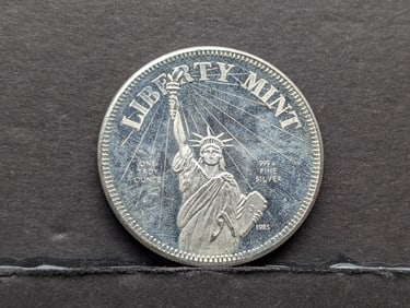 1 T. Oz. .999 Fine SILVER Liberty Mint Statue of Liberty Designed Coin