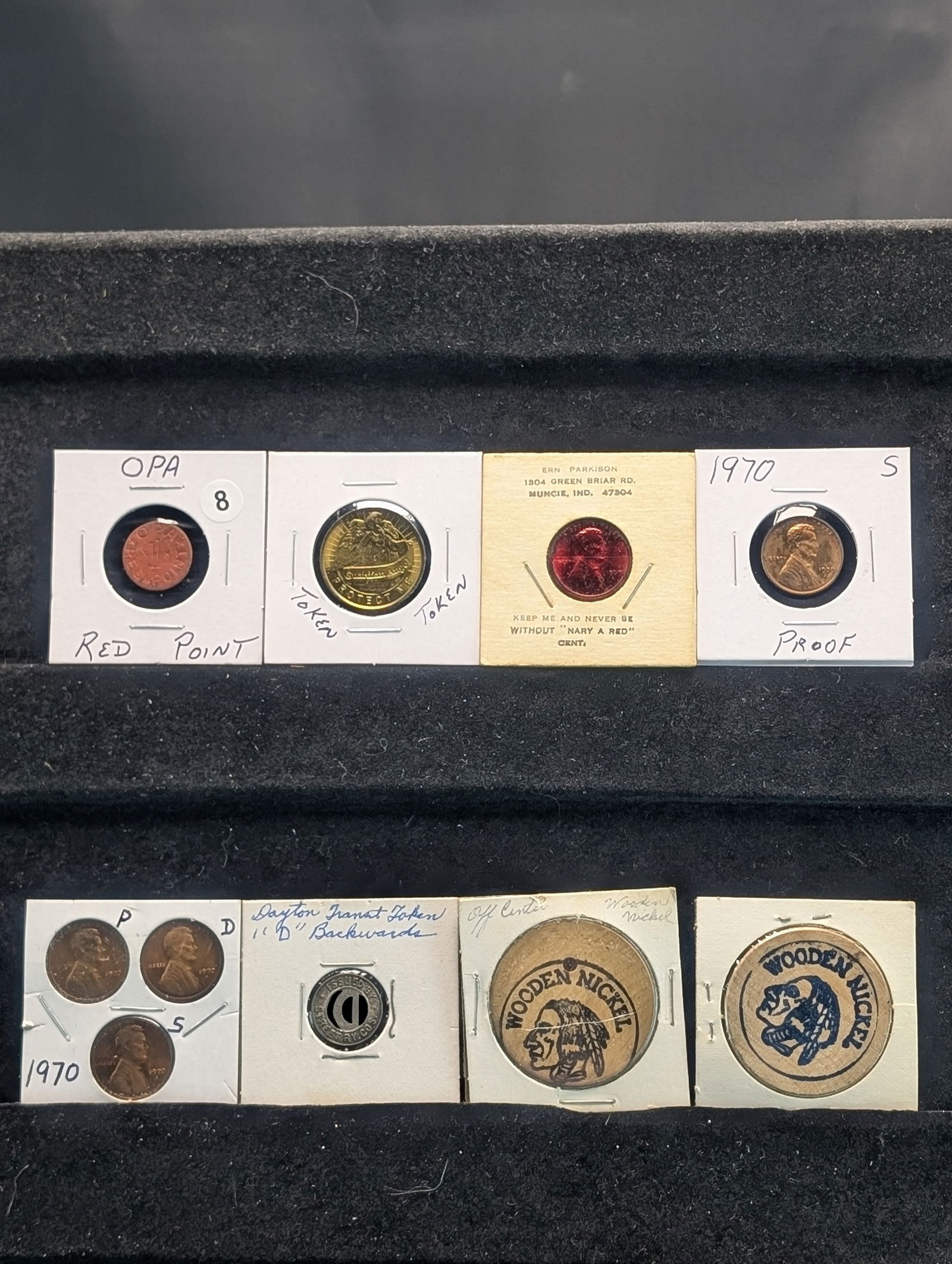 8 pieces: Two Wooden Nickels, various tokens and Miscellaneous Lincoln Pennies (1 of 10)