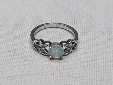Women's Size 7 Beautiful Opal Like Ring